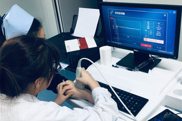 使用骨密度儀前后做了兩次骨密度檢查，復查結果如何對比？